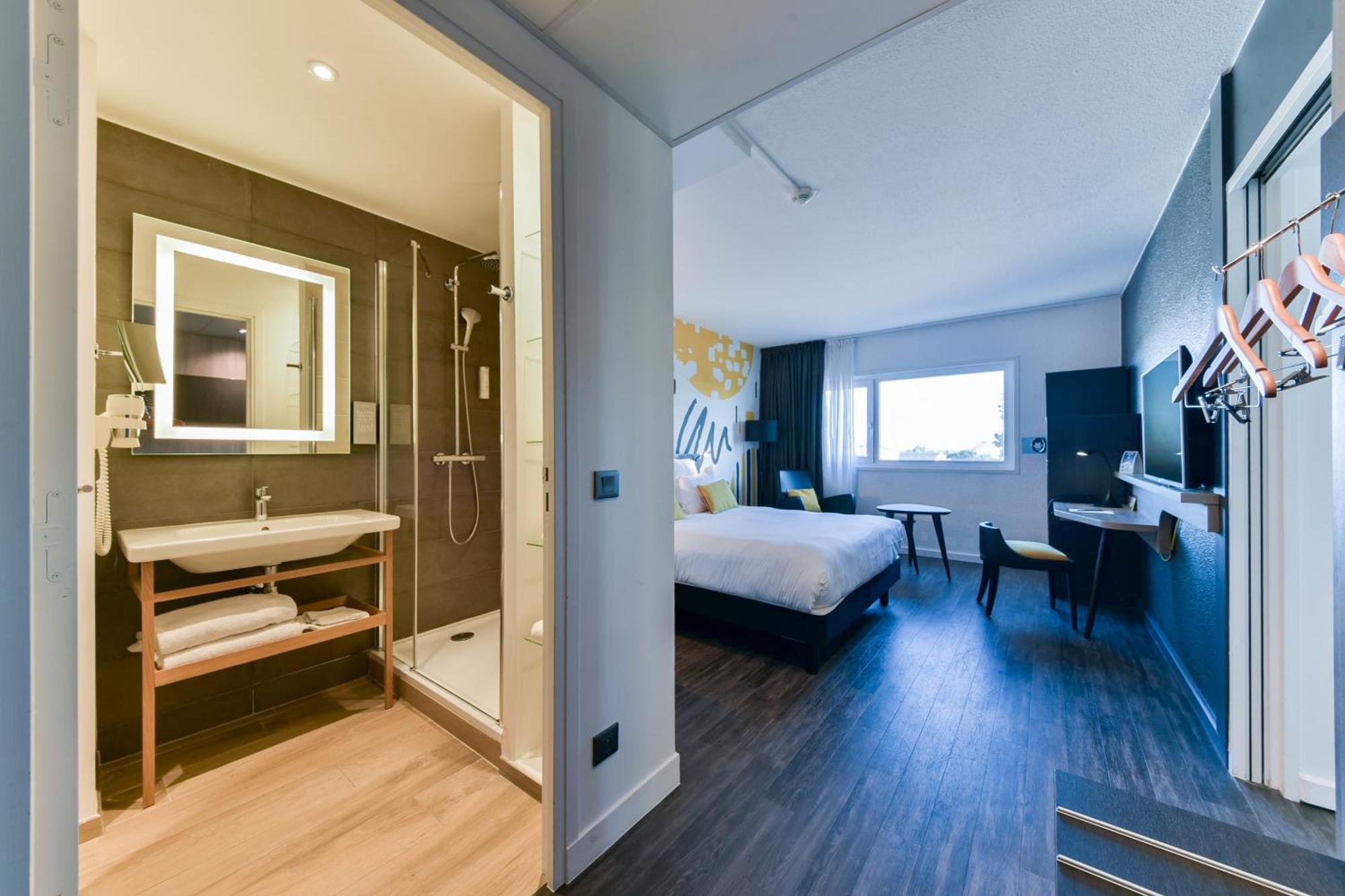Suite 1 Double Bed 1 Sofa Bed