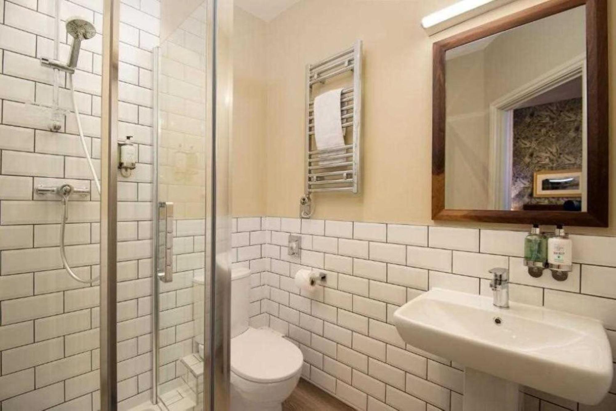 Cosy Double Room,1619169267:JPEG