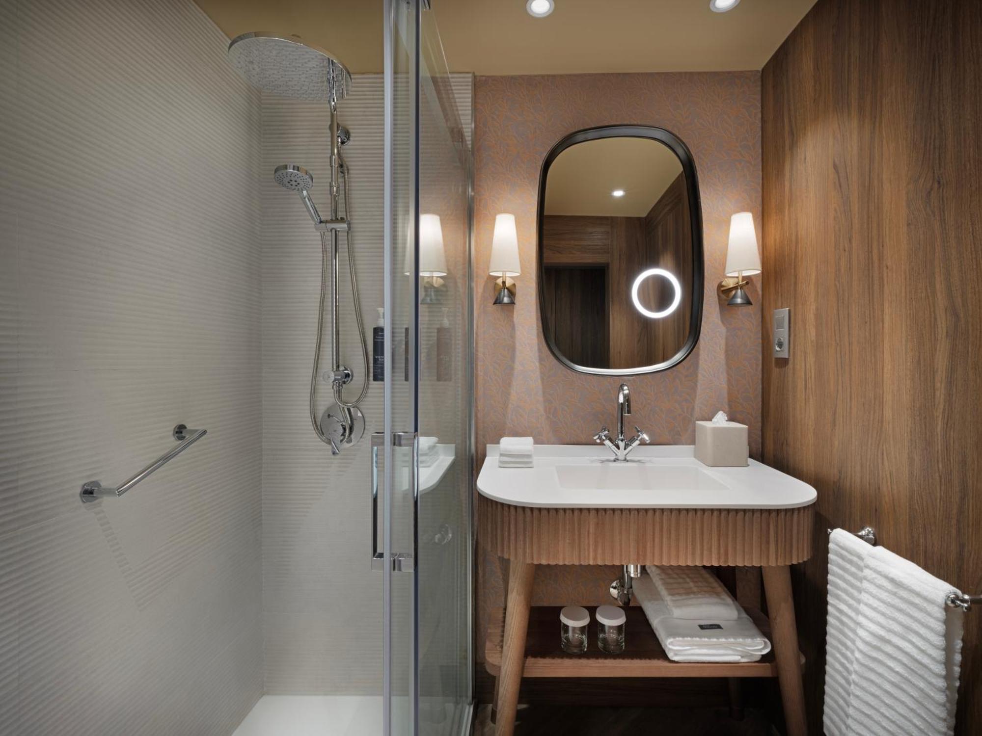 Habitación Doble Deluxe con cama extragrande y vistas a la ciudad