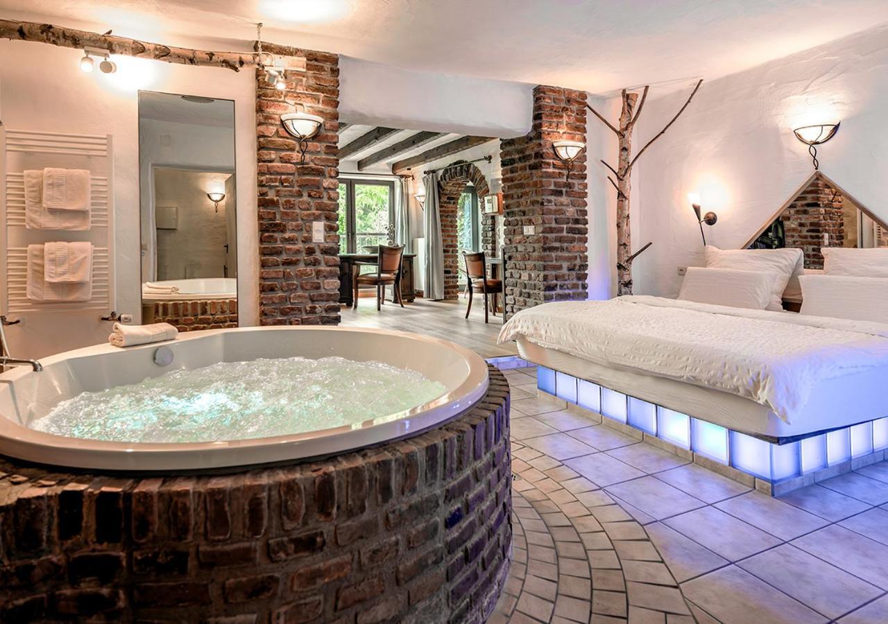 Blaue Wellness Suite,1619758820:JPEG