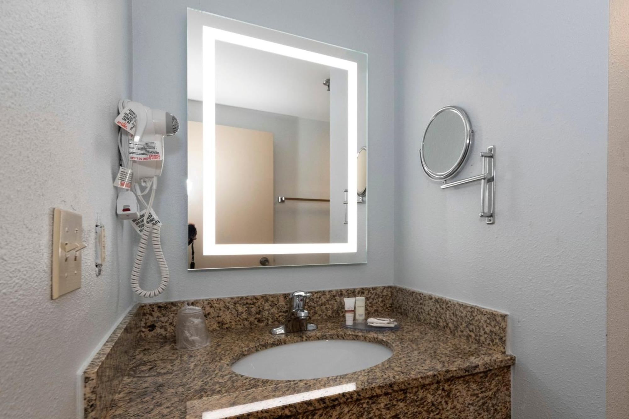 Superior King Room Disability Access Roll Shower Smoke,1620211480:JPEG
