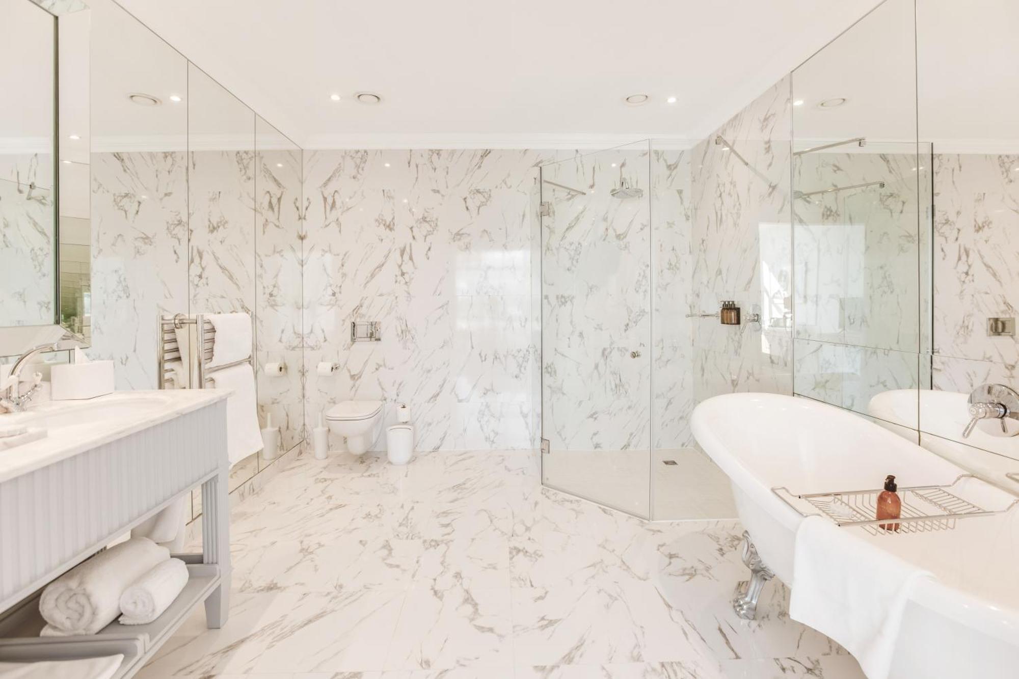 Superior Mountain Room Bath