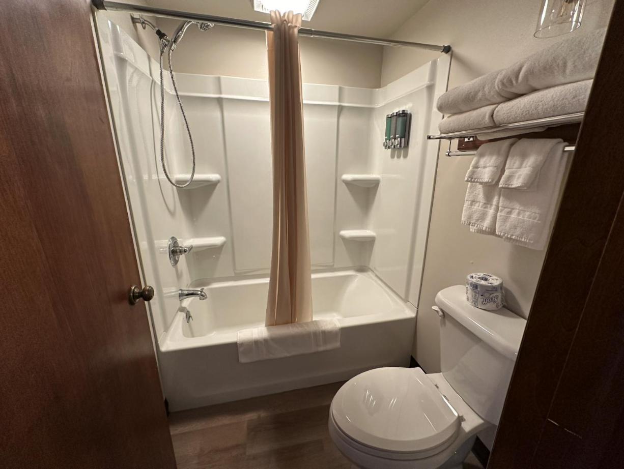 Quadruple Room Bath
