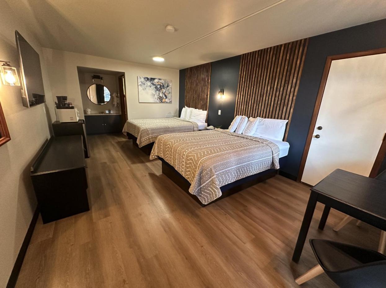 Quadruple Room Bath