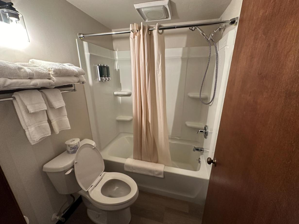 Quadruple Room Bath