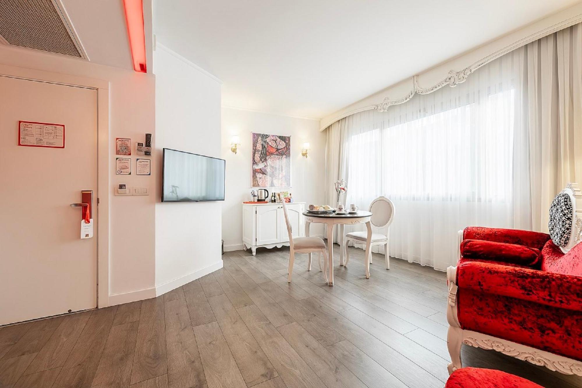 Suite,1620588951:JPEG