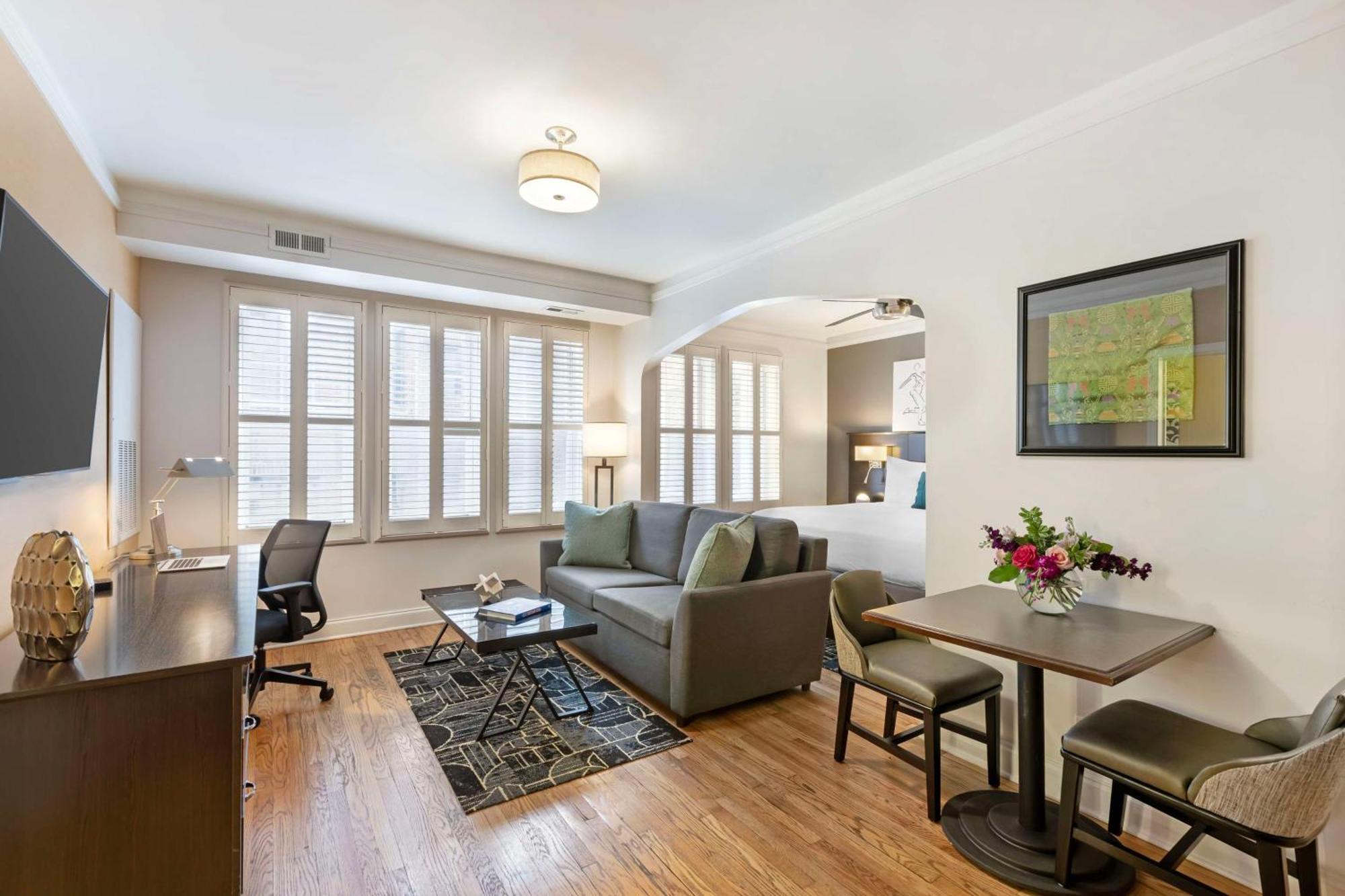 King Suite Sofa Bed Kitchenette Street View Annex Building or Non-Smoking