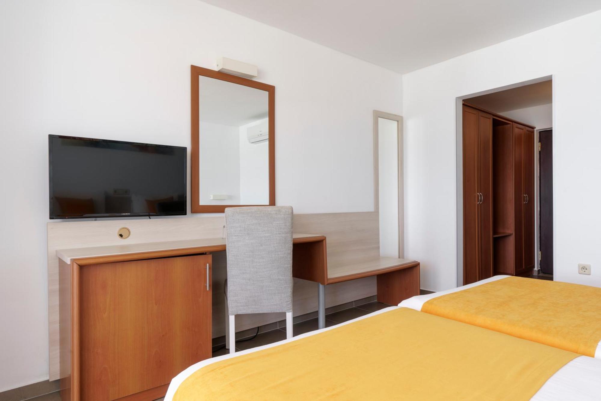 Double Park View,1620624522:JPEG