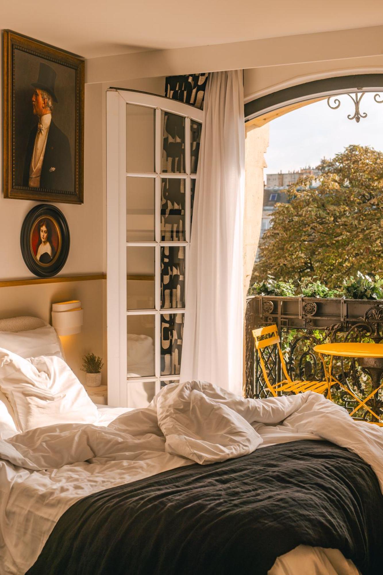 Comfort Double Room Balcony Paris View