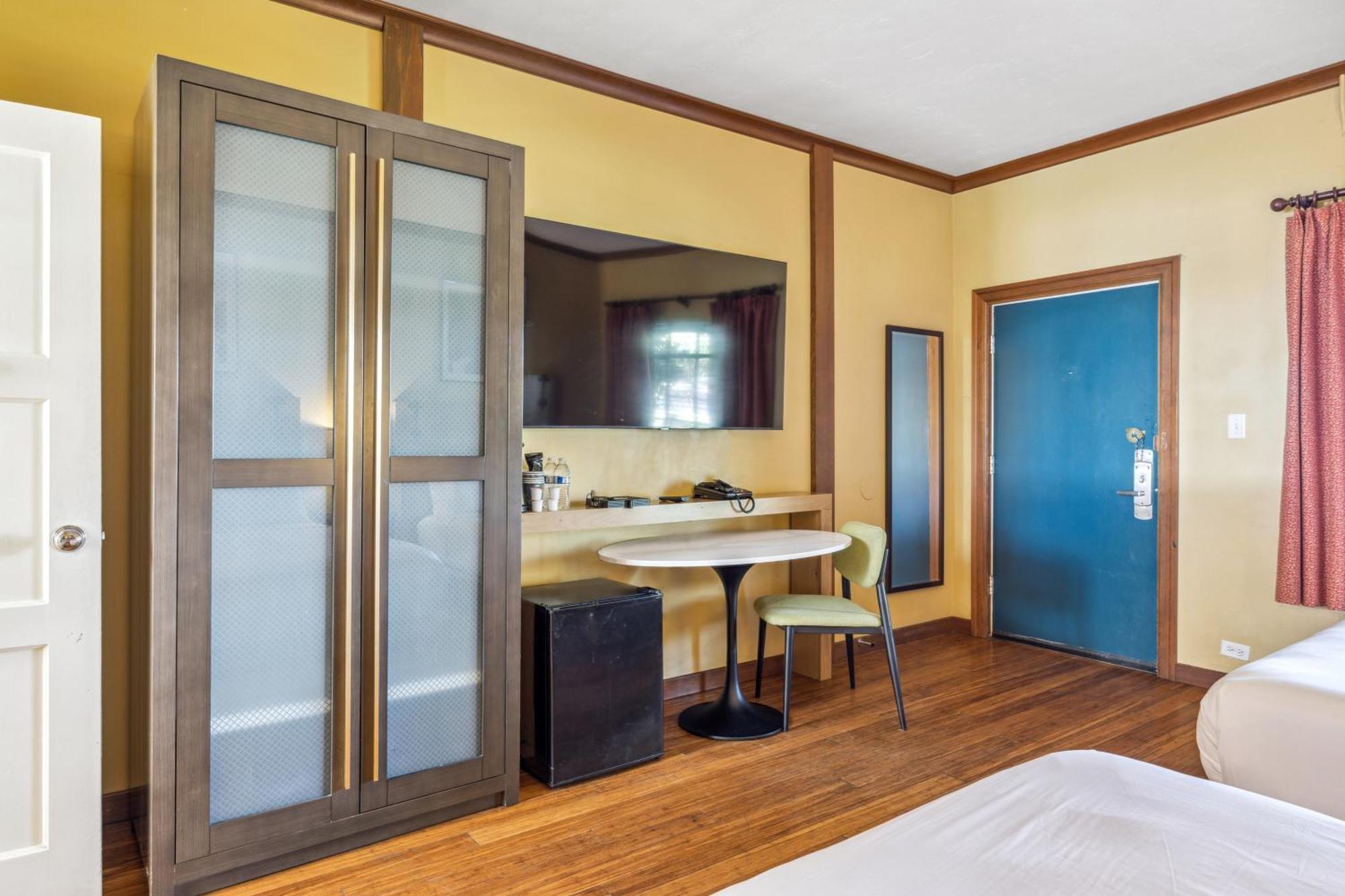 Queen Room Two Queen Beds Non Smoking