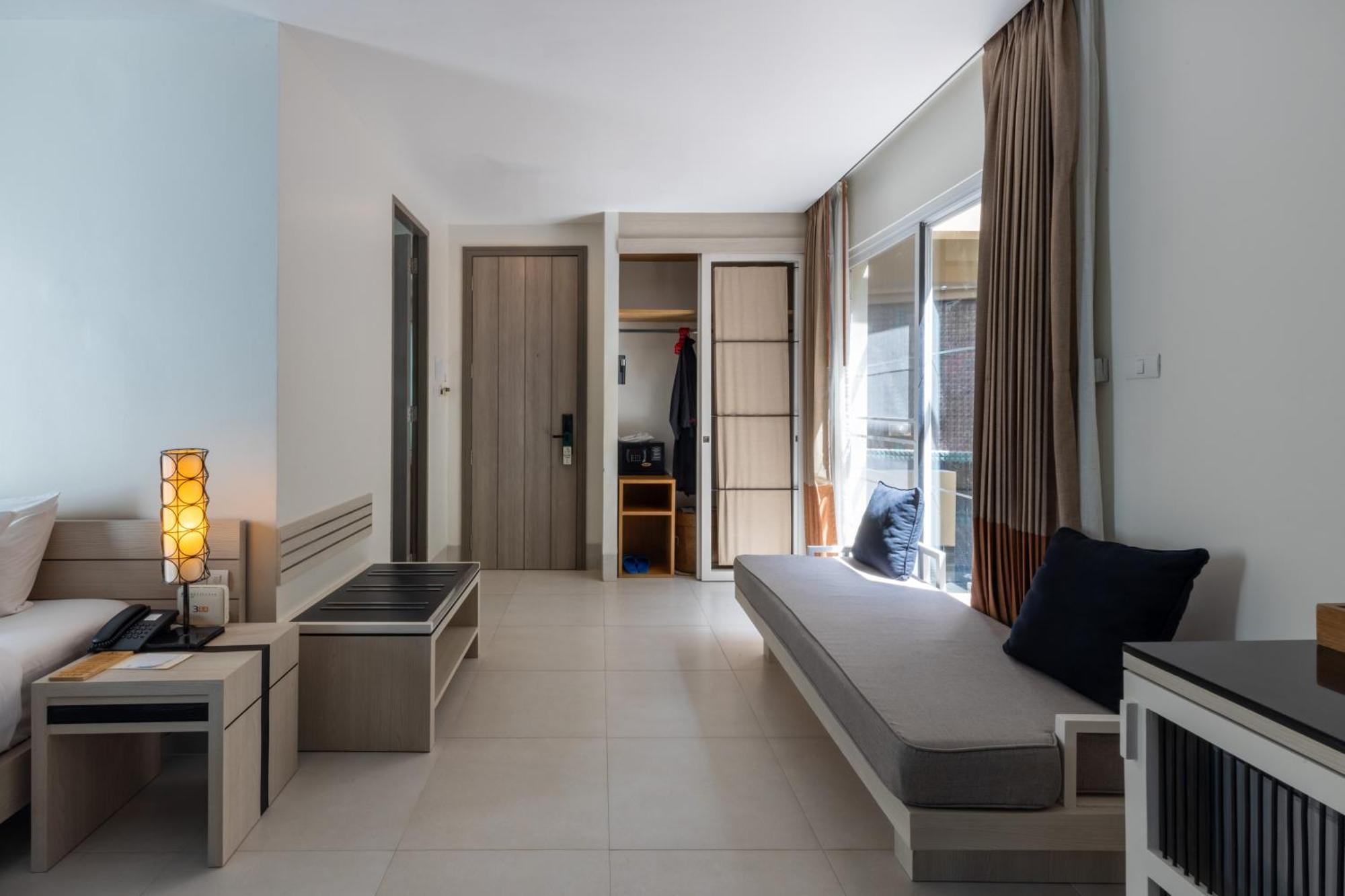 Pool Access Mini Suite