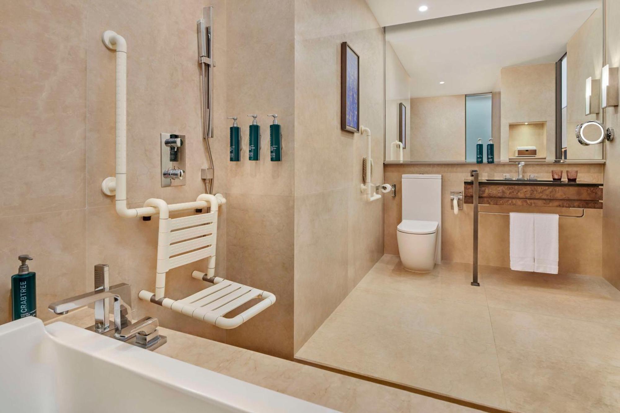 Deluxe King Room Accessible