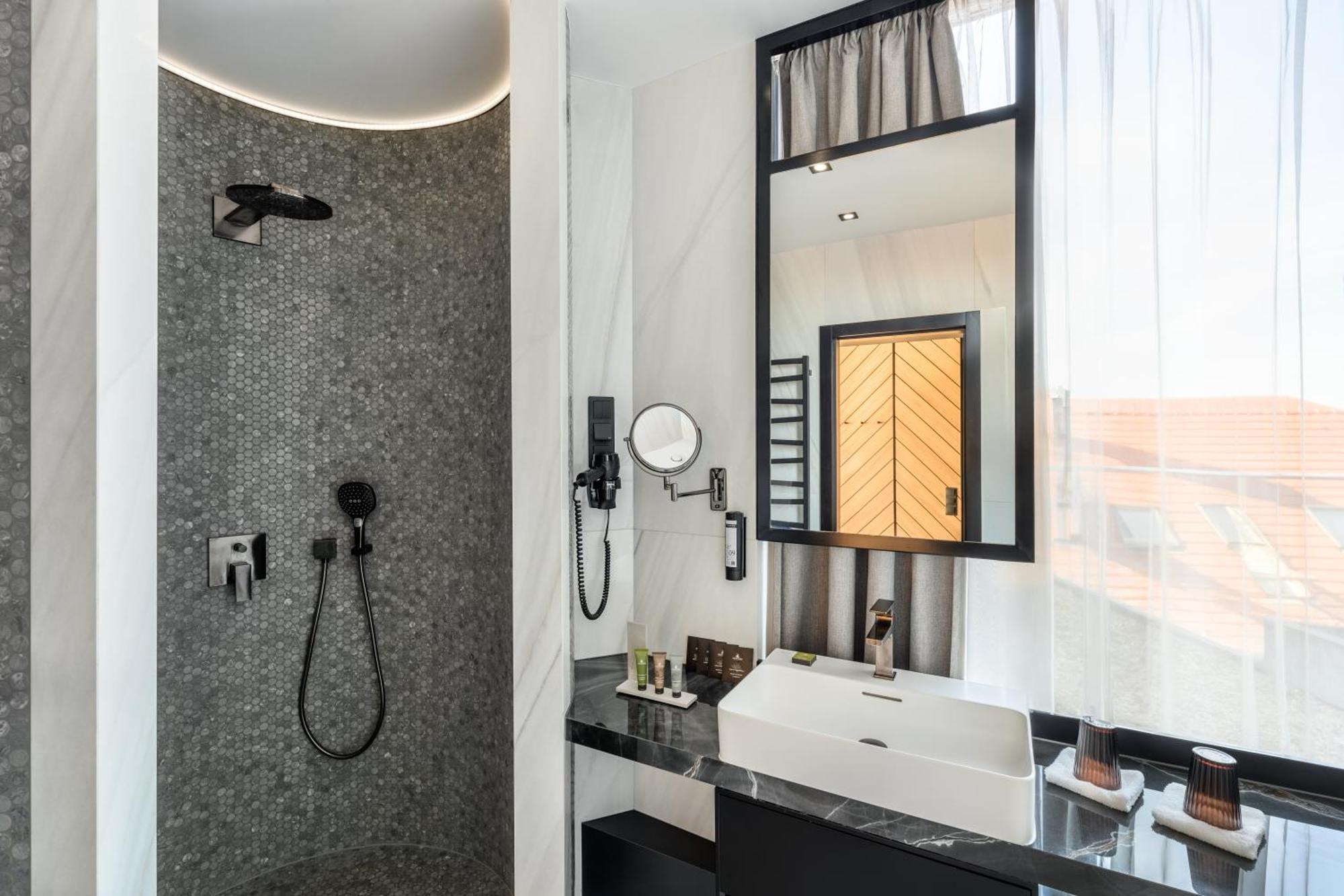 Deluxe Suite with Spa Bath,1621420056:JPEG