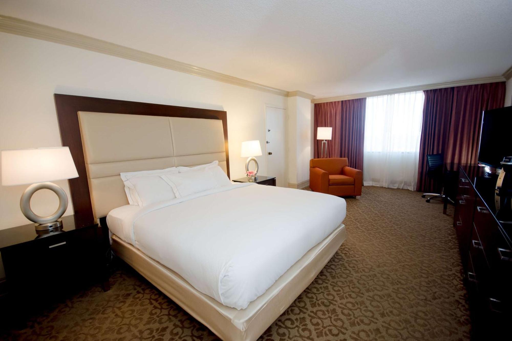 King Room with King Bed - Non-Smoking