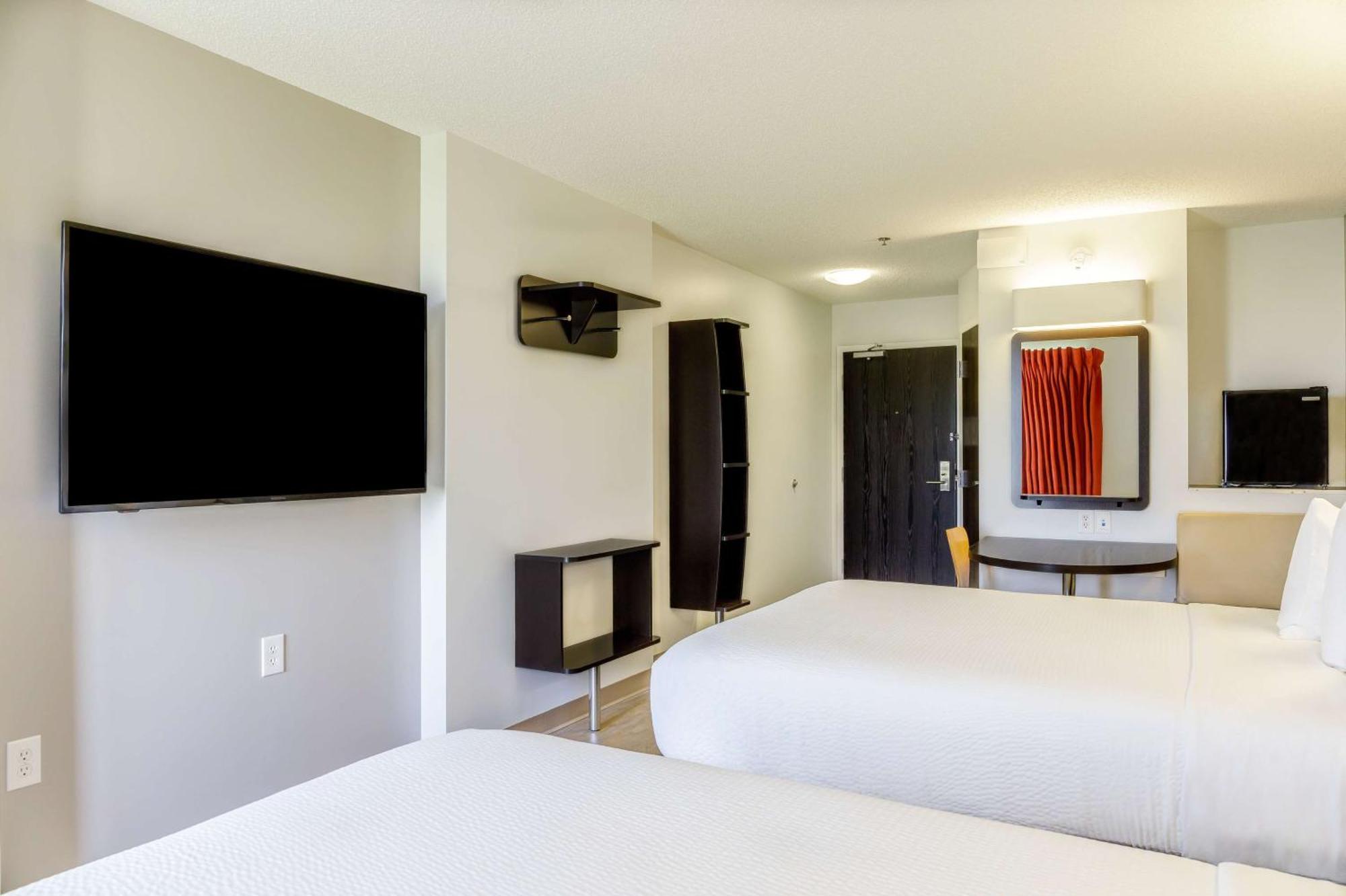 Queen Room with Two Queen Beds - Non-Smoking,1622036015:JPEG