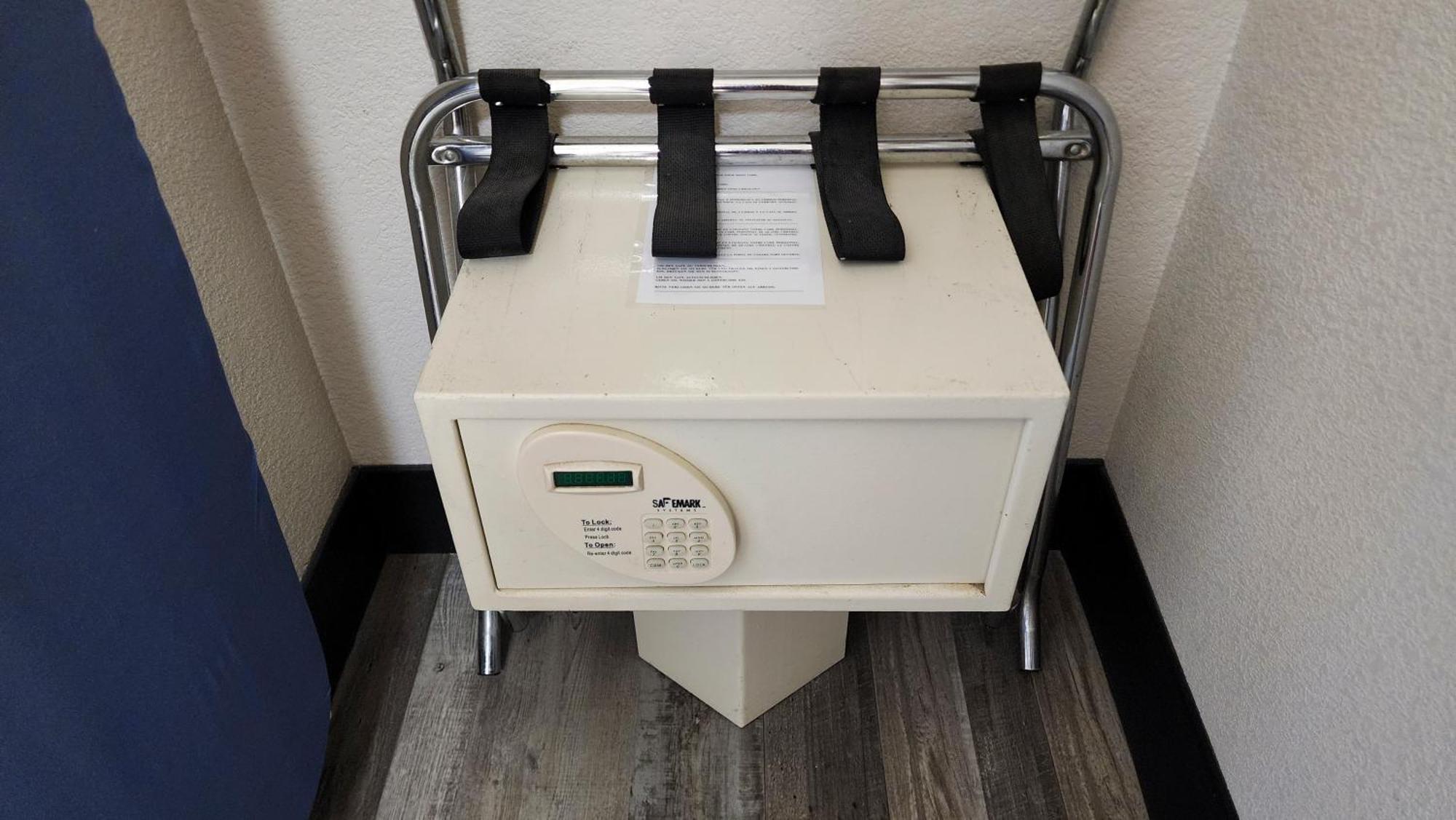 King Room with Mobility/Hearing Impaired Access - Non-Smoking,1622041185:JPEG