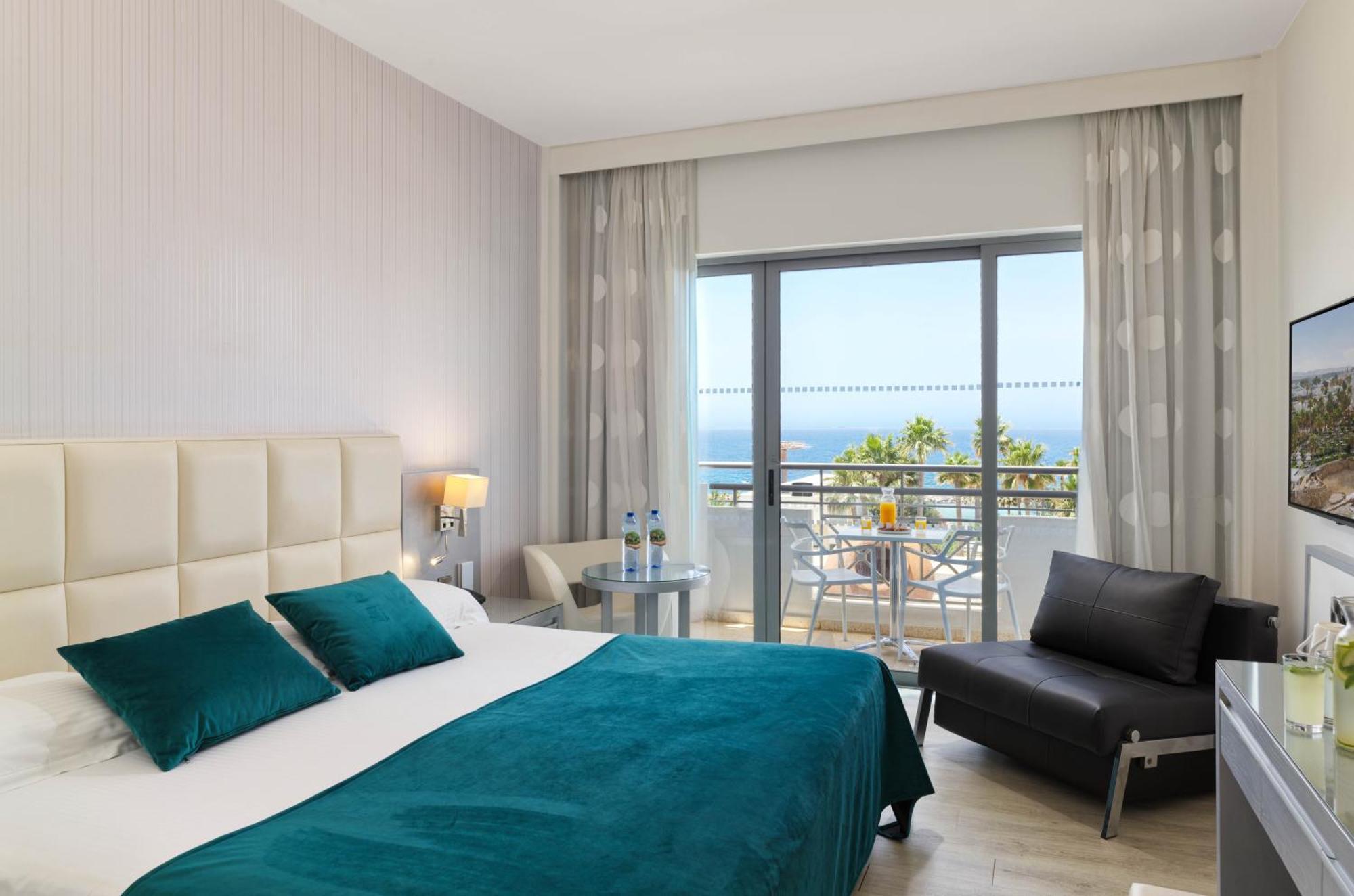 Double or Twin Room Sea View