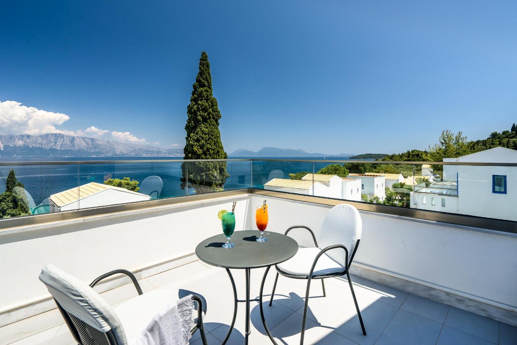 Double or Twin Room Sea View