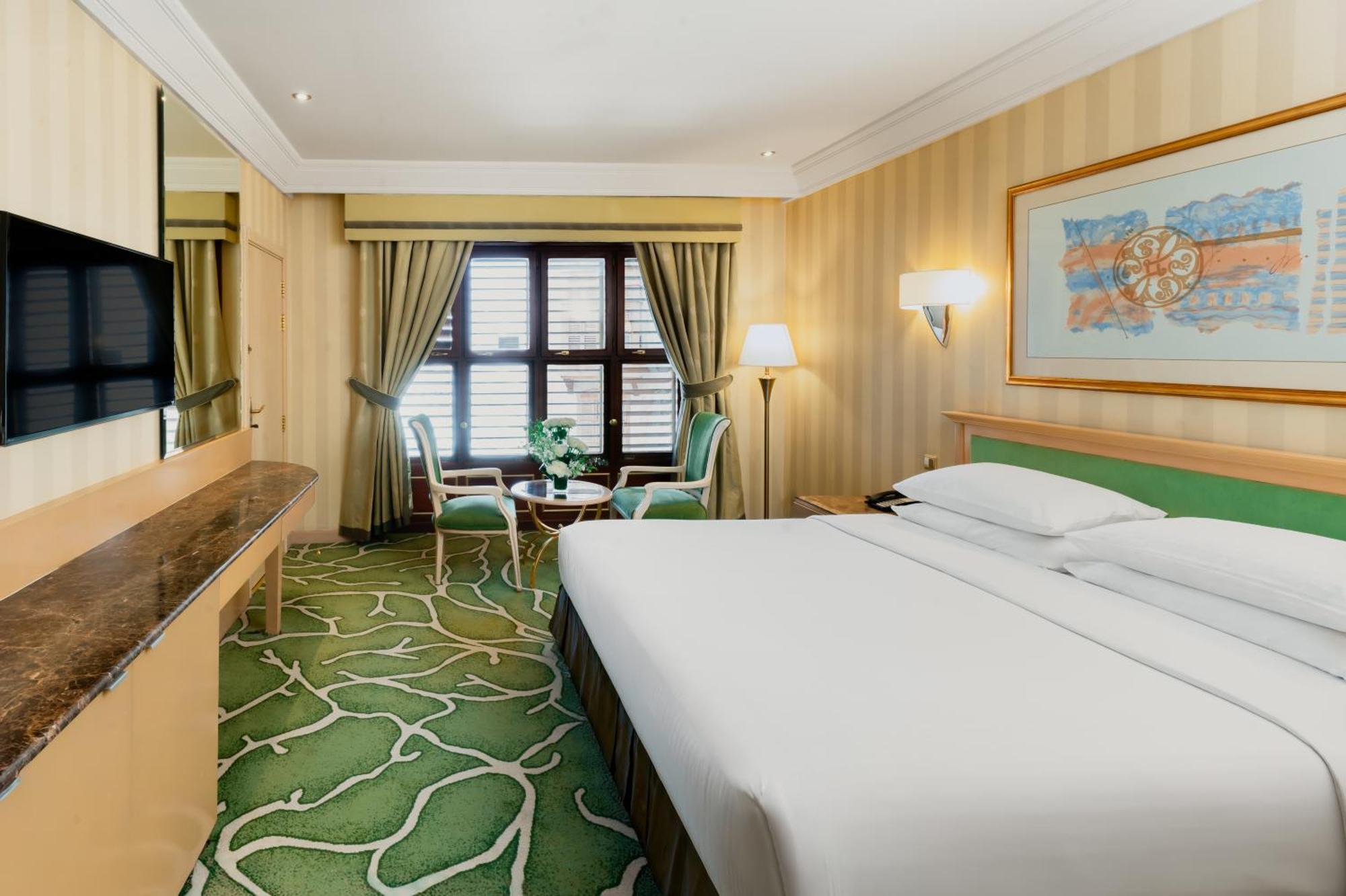 Deluxe Room Partial Haram View One King Bed