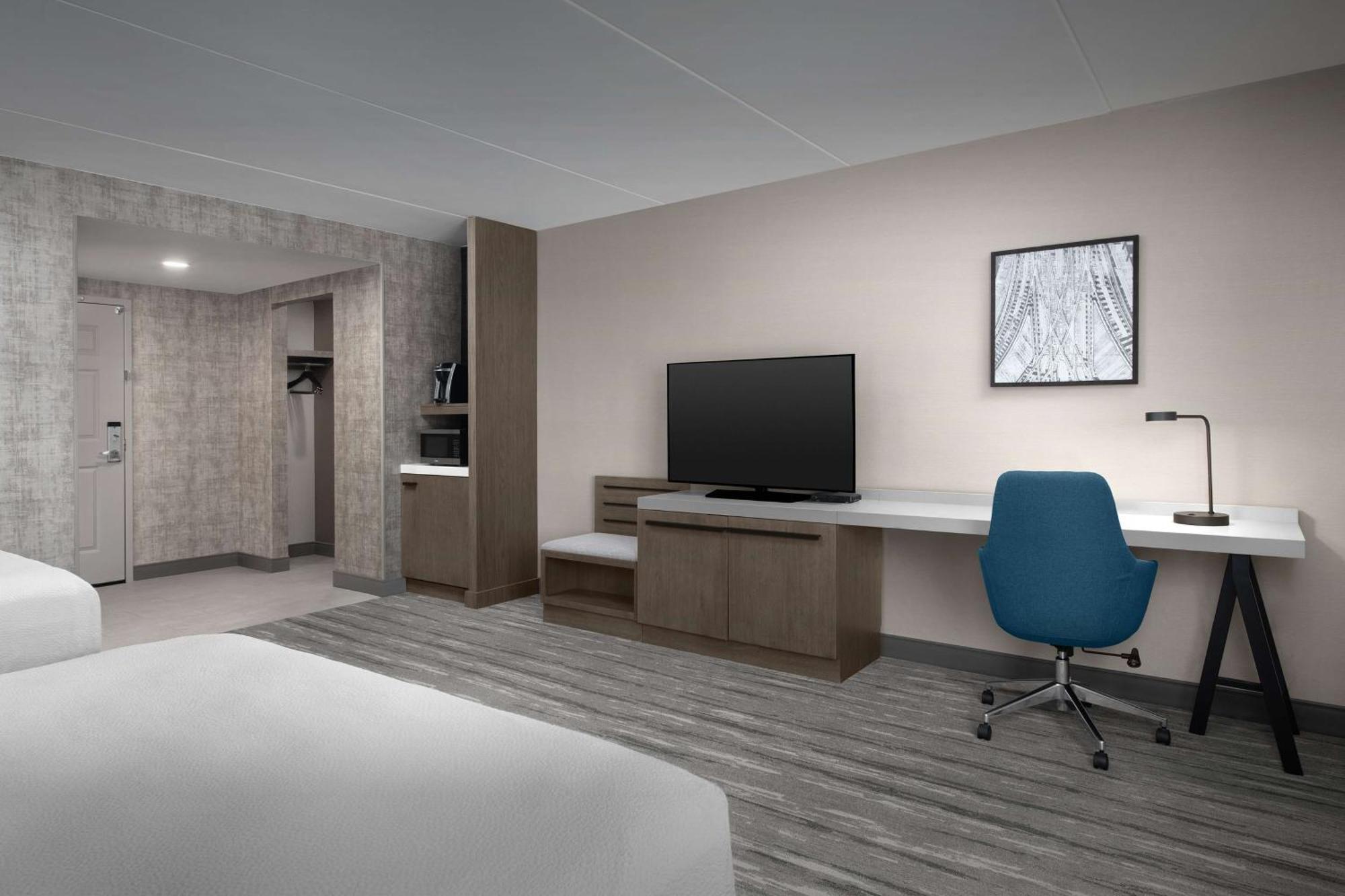 Queen Room Two Queen Beds Hearing Access