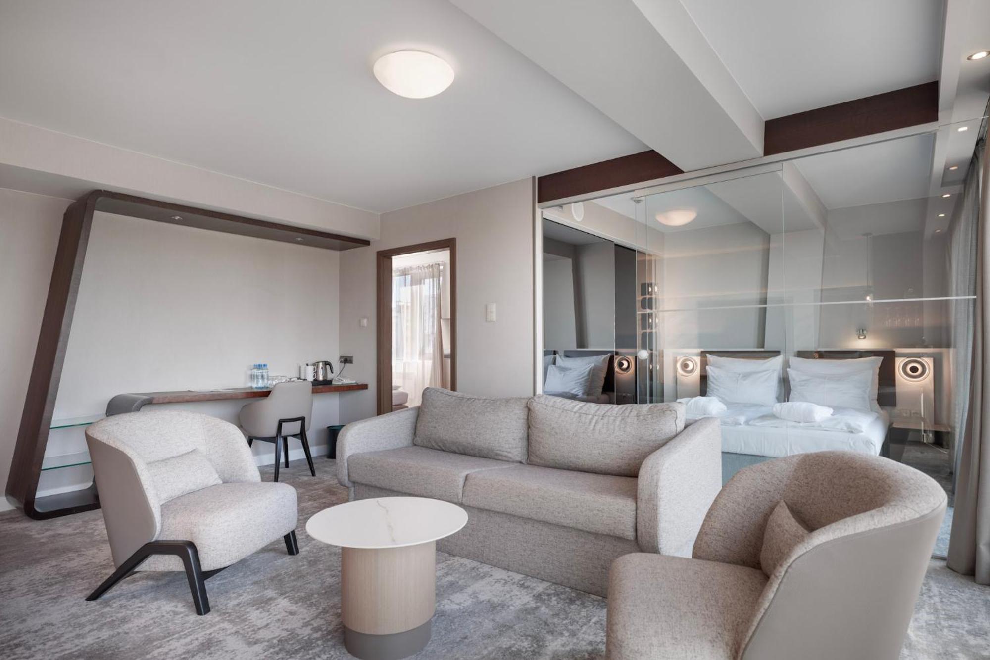 Superior Quadruple Room,1624751610:JPEG
