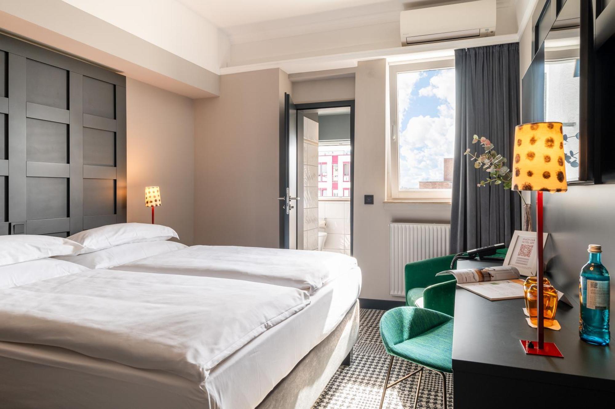 Small Double Room,1624751704:JPEG