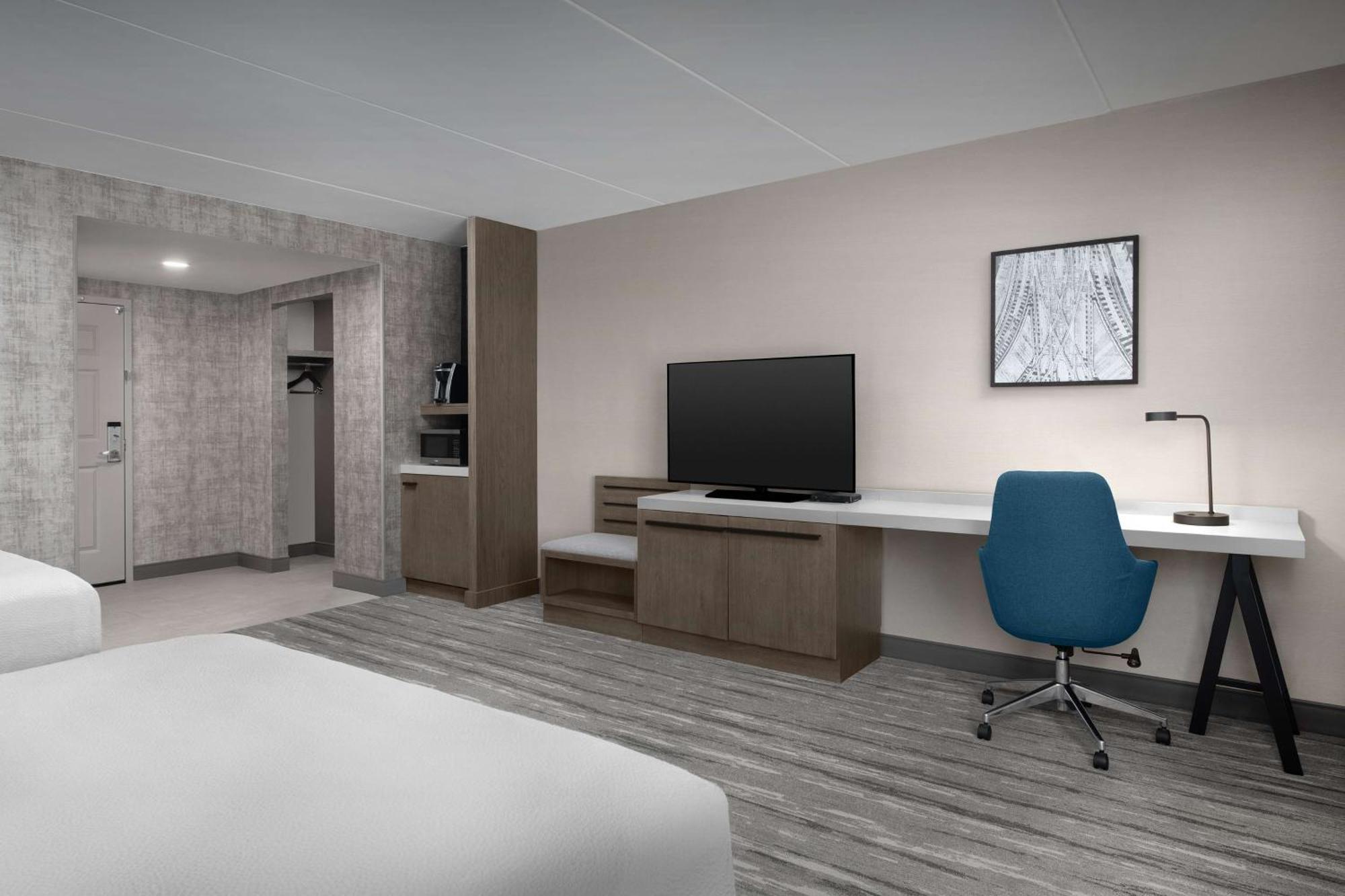 Queen Room Two Queen Beds Hearing Access