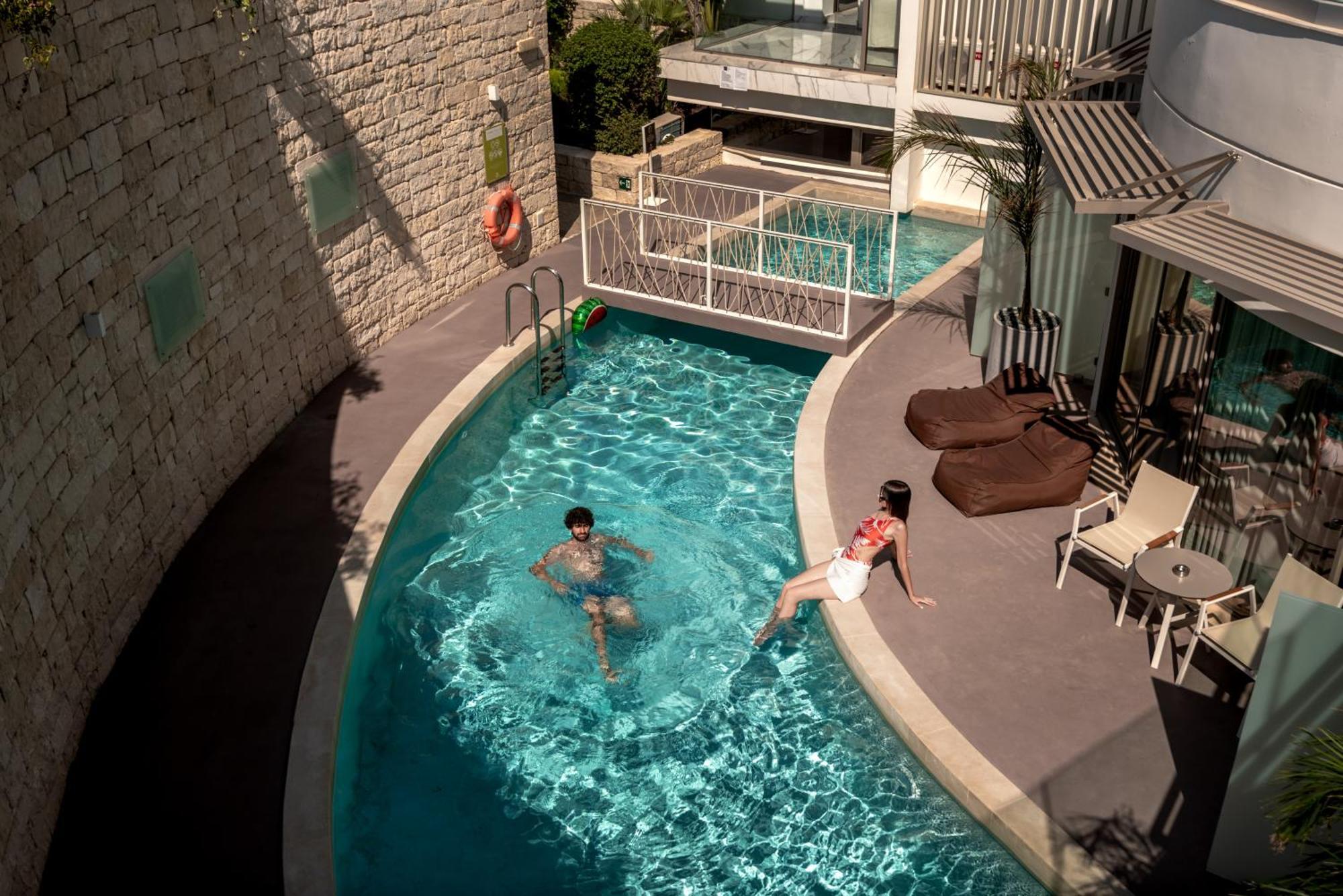 Suite,1624795455:JPEG