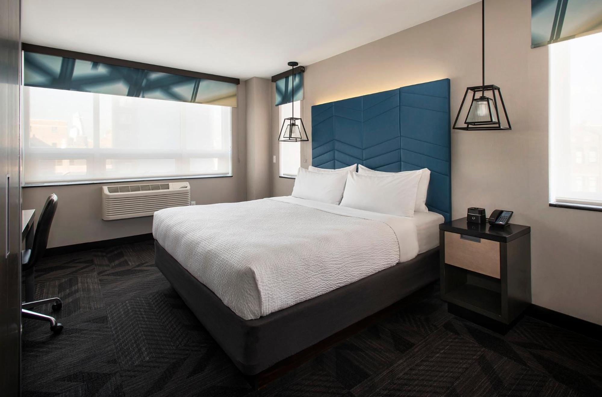 Chambre Lit King-Size - Adaptée aux Personnes Malentendantes