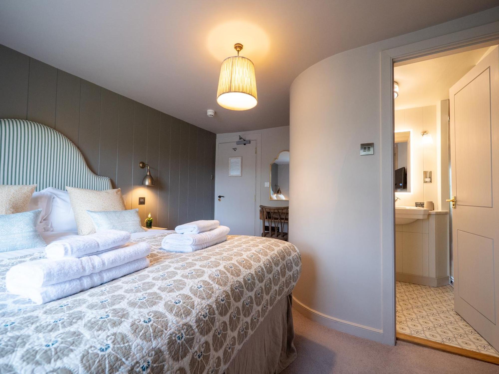 Double Room with Shower,1627210052:JPEG