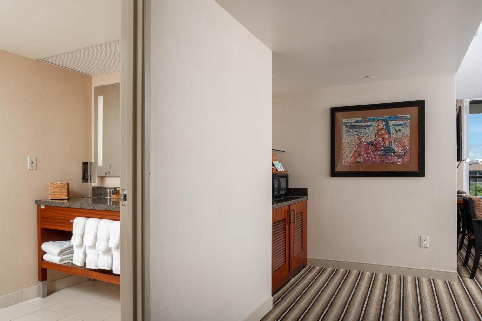 Hoku Studio King Suite