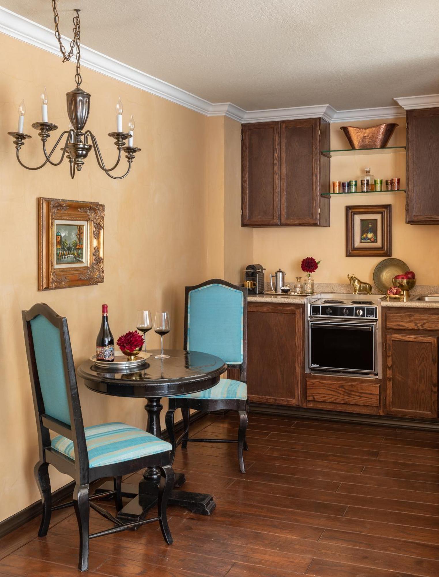 One-Bedroom Suite,1627932257:JPEG