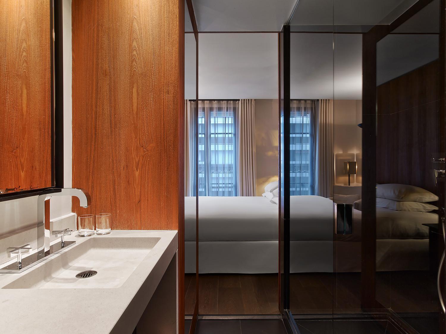 Prestige Queen Room Partial Eiffel View