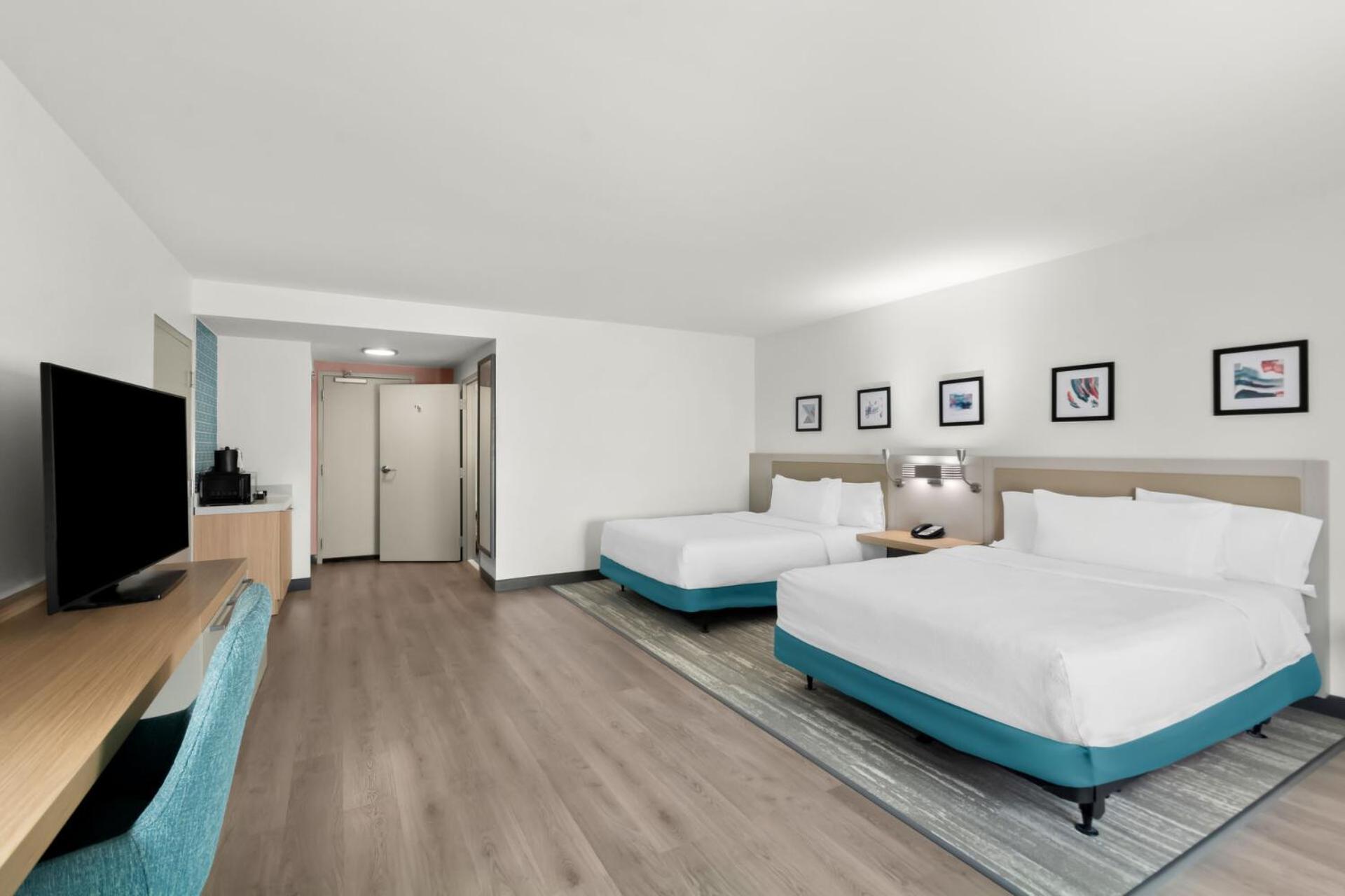 Queen Room with Two Queen Beds-Mobility Hearing Accessible with Bathtub,1629394228:JPEG