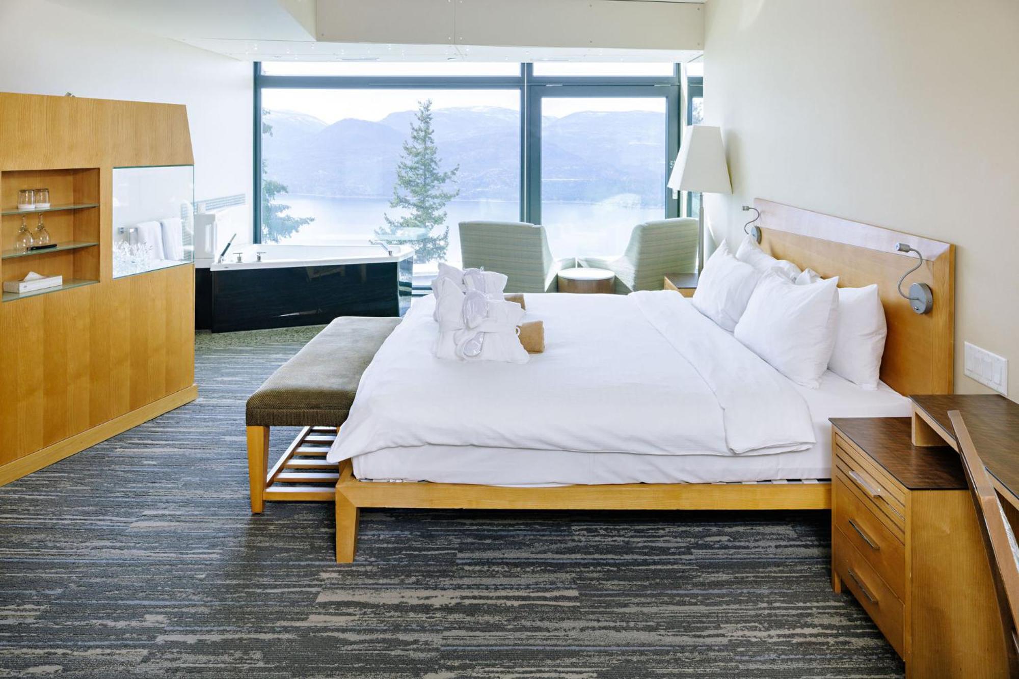 Standard King Room Lake View