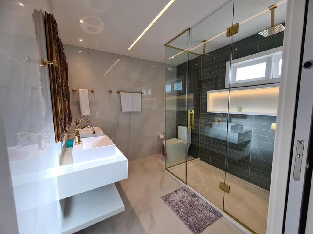 Deluxe King Room,1629397548:JPEG