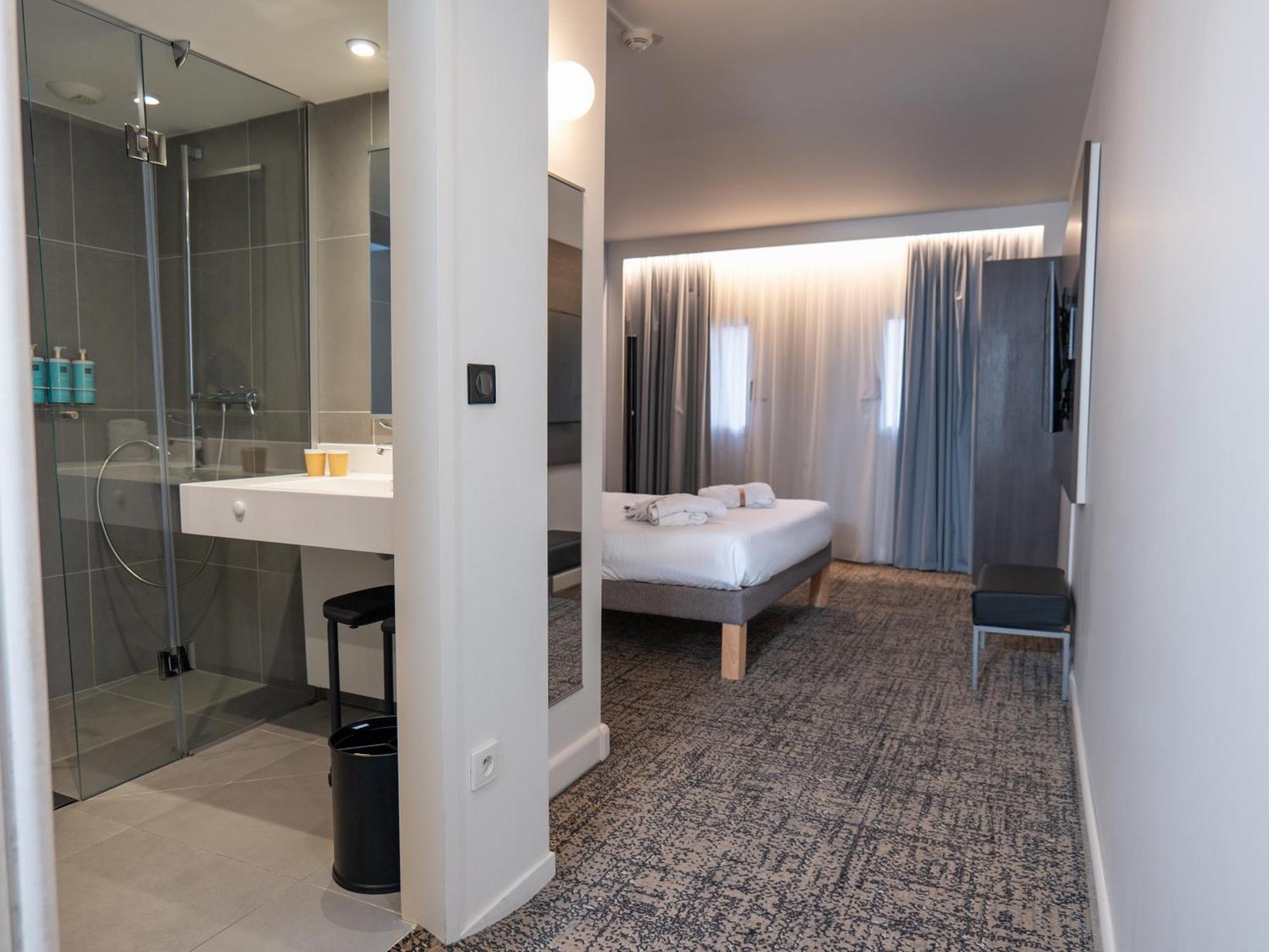 Suite with One Double Bed and One Double Sofa Bed,1630861996:JPEG