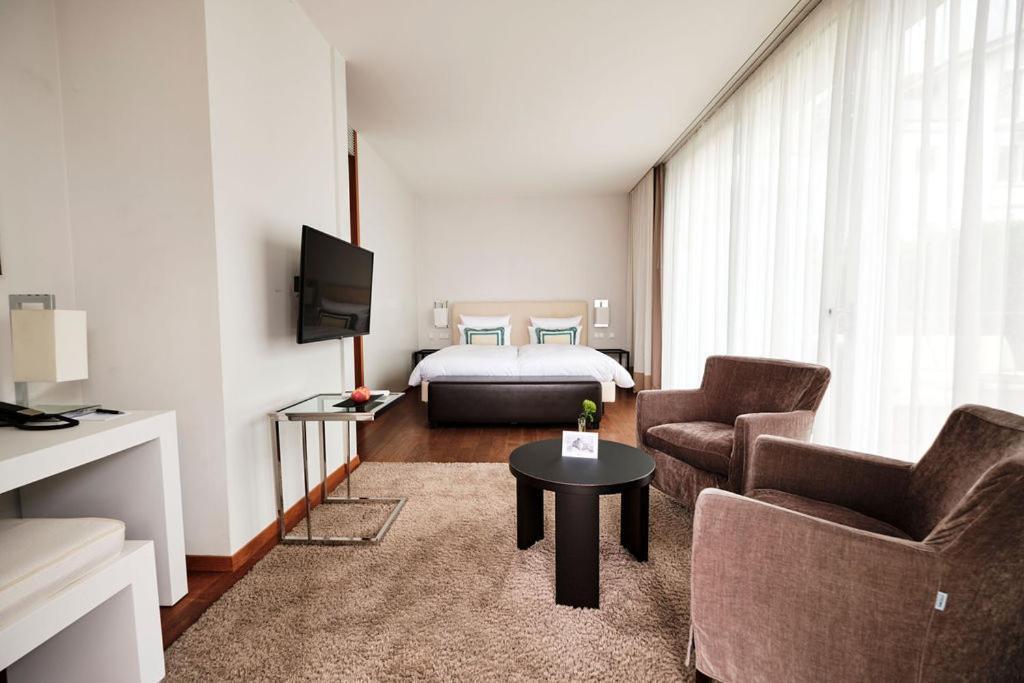 Deluxe Room Direct lake view