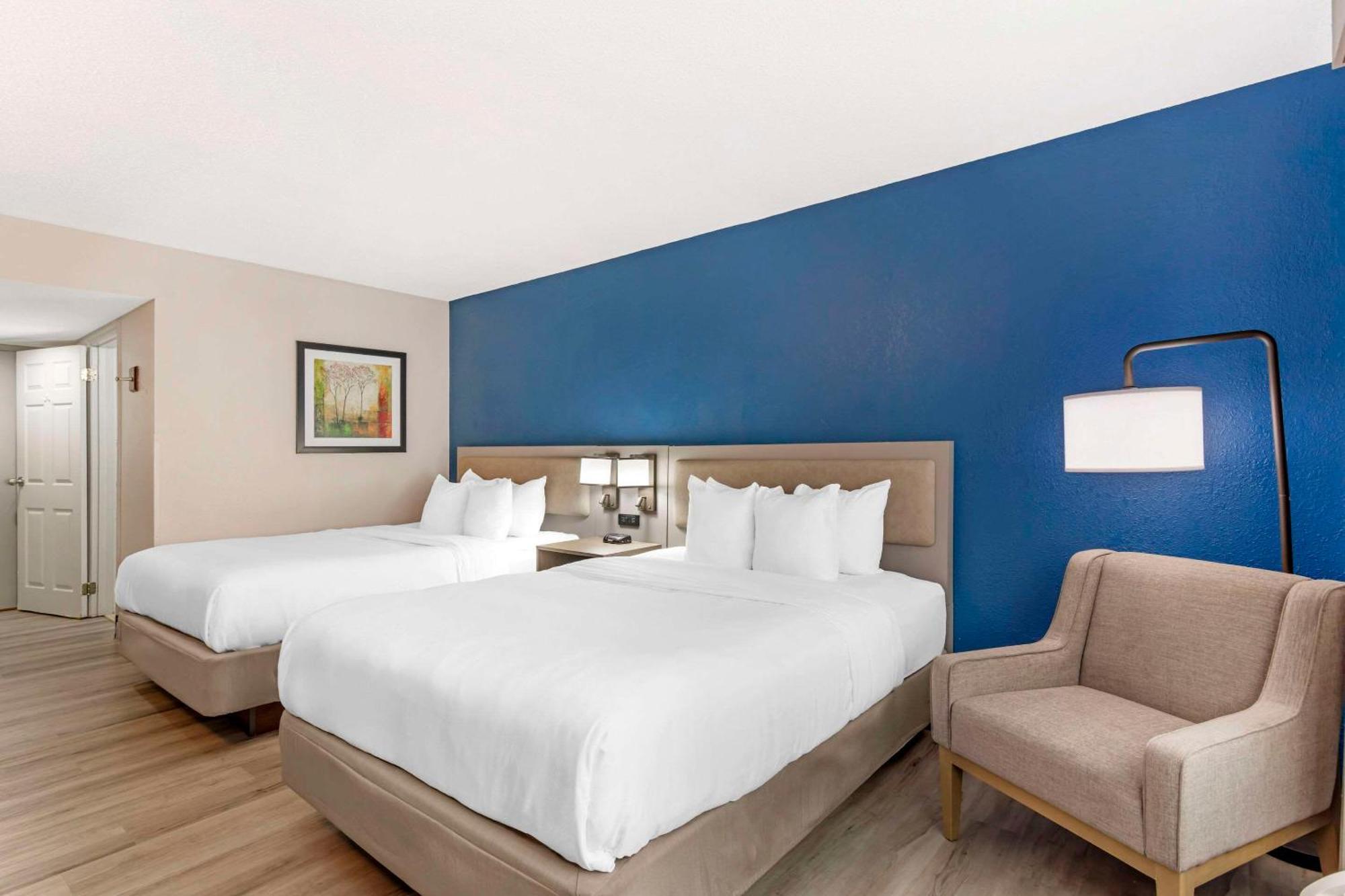 Queen Room Two Queen Beds Non-Smoking