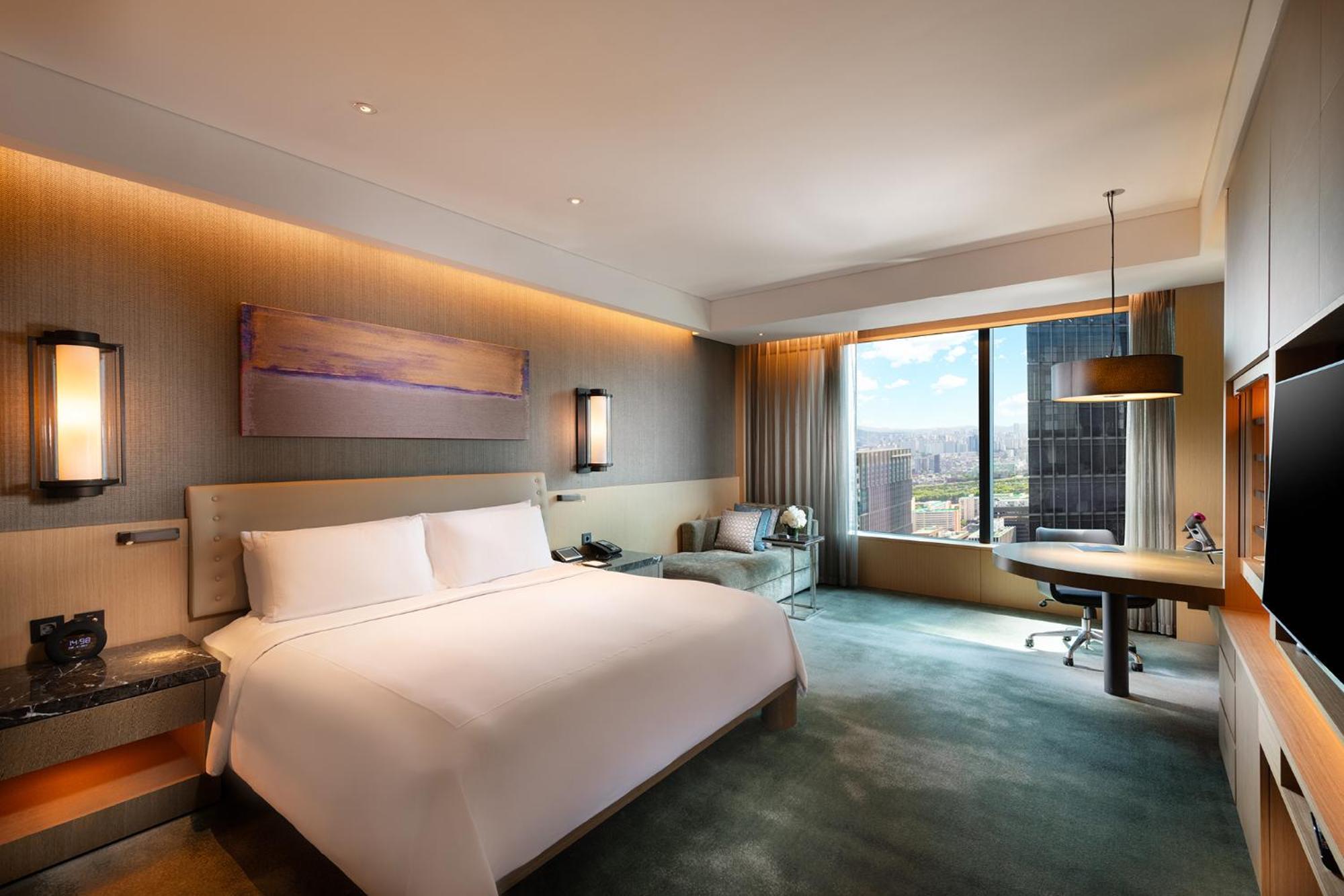 Premium King Room City View