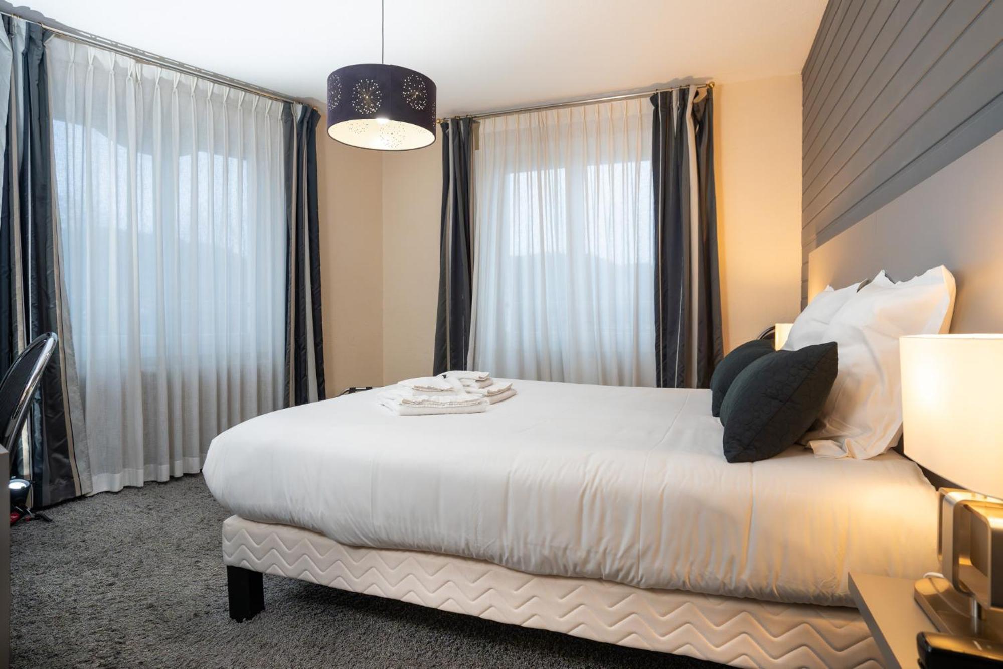 Deluxe Double Room Balcony & lake view