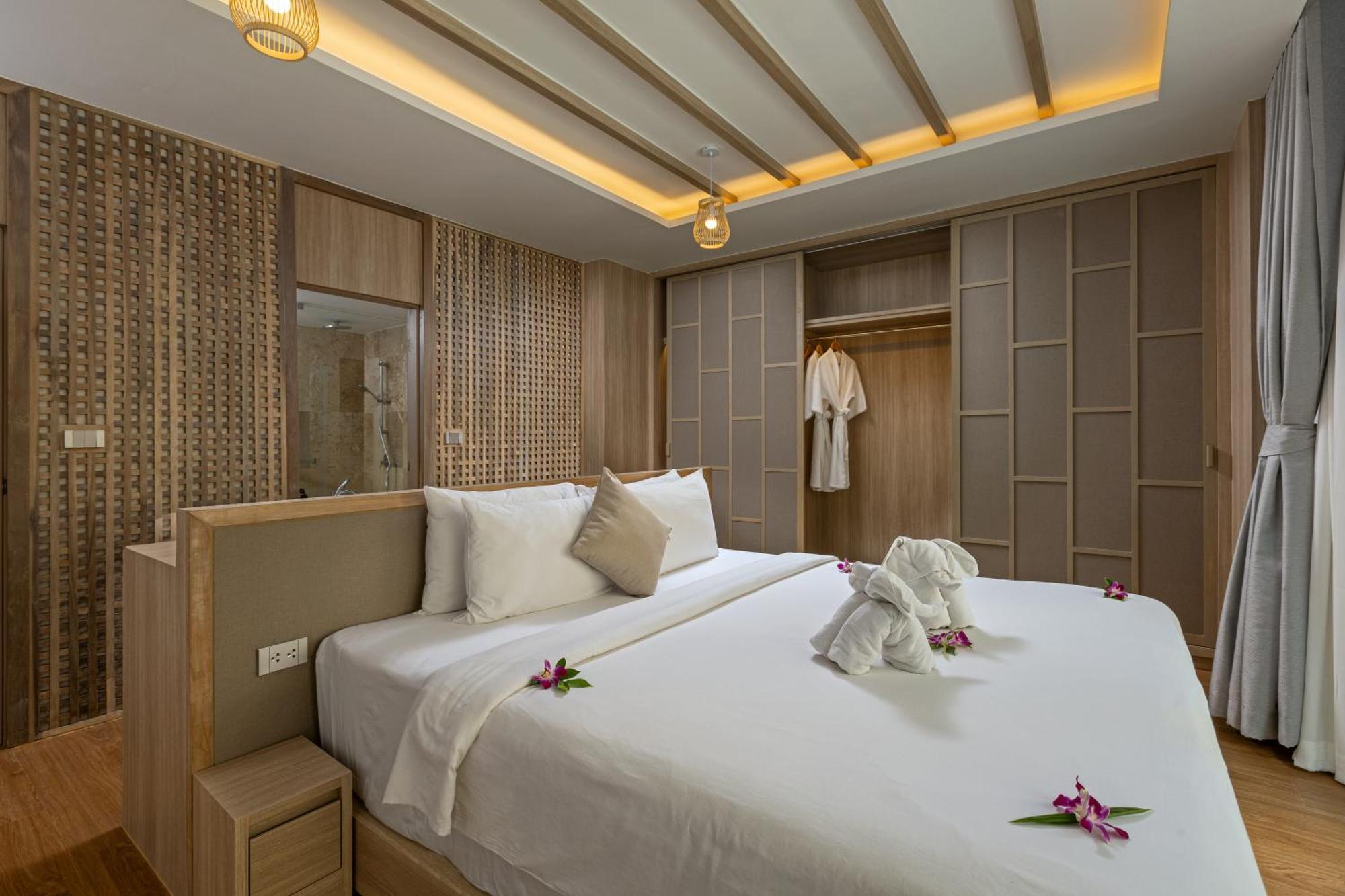 Three Bedroom Family Suite Rooftop Jacuzzi,1631559803:JPEG