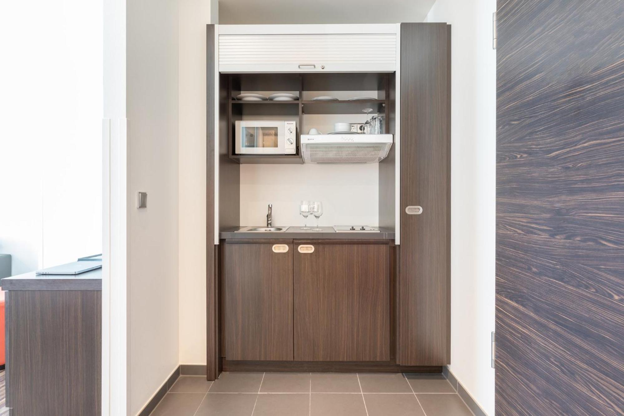 Premium Queen Room Kitchenette