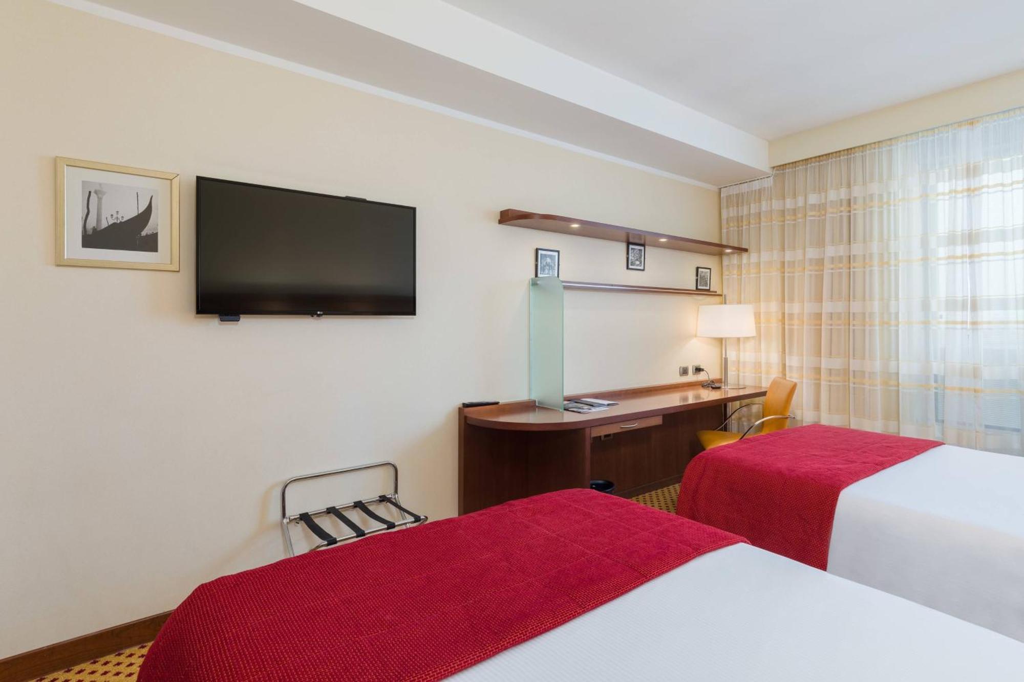 Deluxe Twin bedded room Guest room 2 Twin or Single Beds