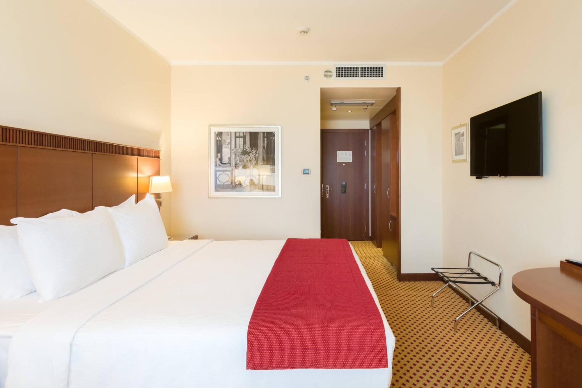 Deluxe King bedded room Guest room 1 King