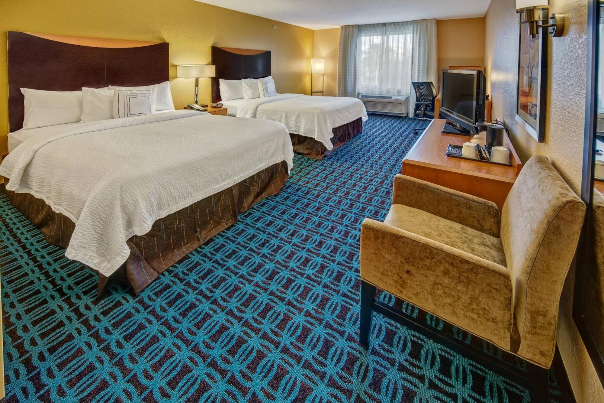 Queen Room Two Queen Beds Bathtub Mobility Access or Hearing Accessible,1632217534:JPEG