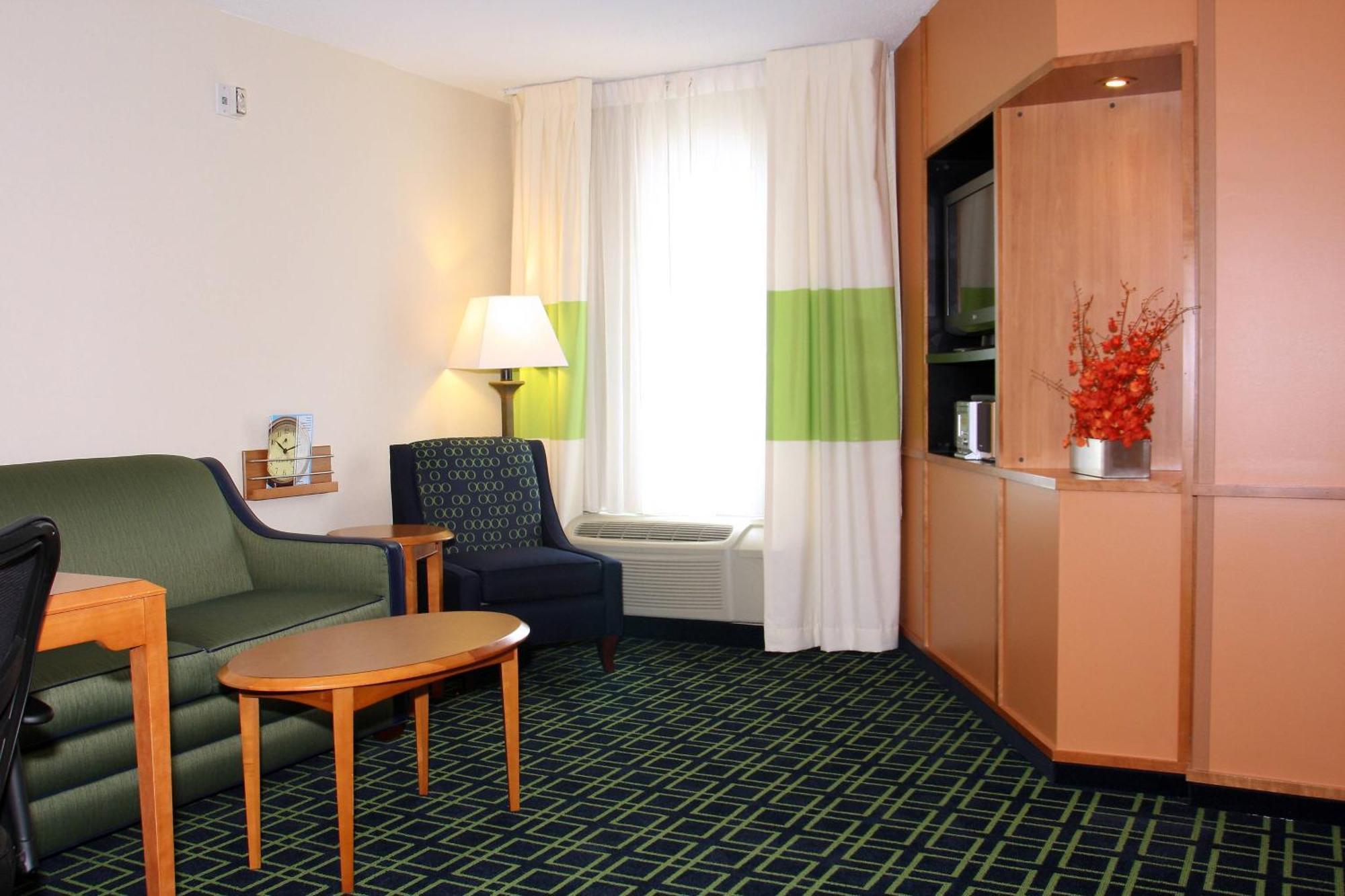 One-Bedroom King Suite Roll Shower Mobility Access or Hearing Accessible,1742672570:JPEG