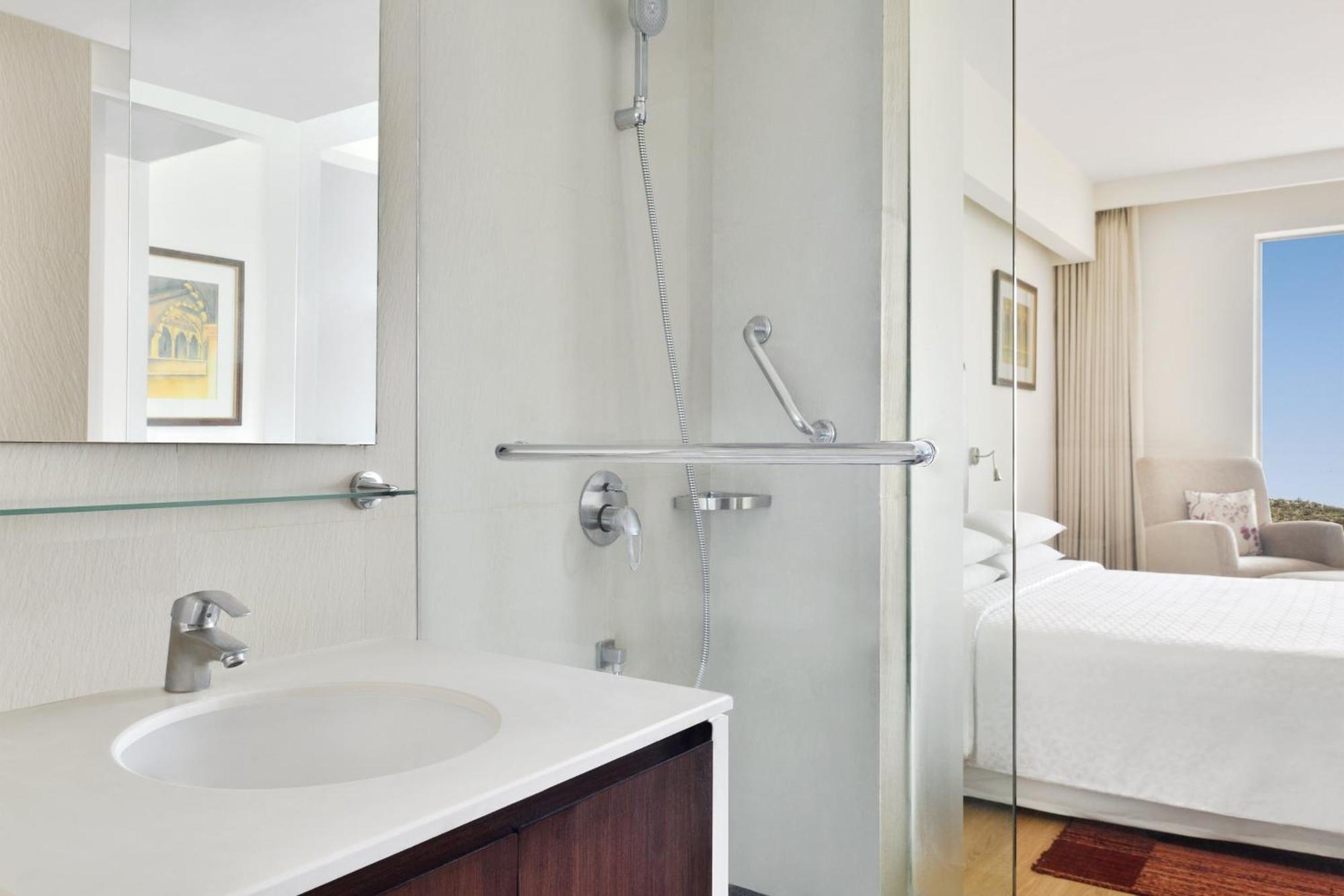 Deluxe King Guest Room Dis on SPA Laundry Food & Soft Beverages only at The Eatery Credit Meal of INR 1000 or a the on bill amount of INR 2500 or