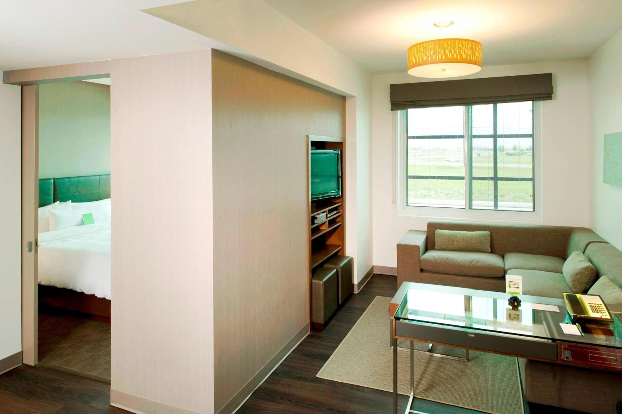 1 Bedroom Suite, 1 King, Sofa bed