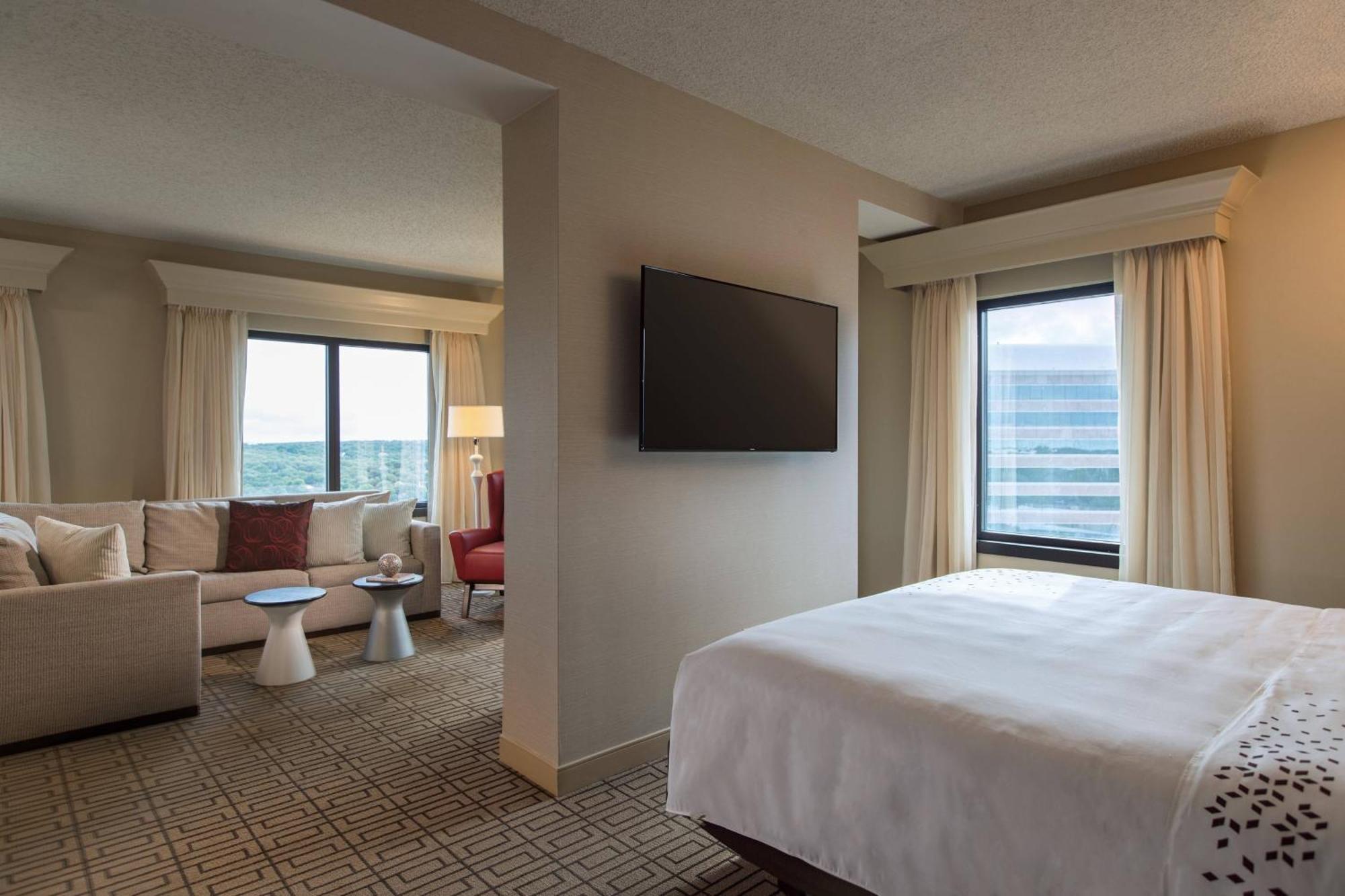 Junior King Suite